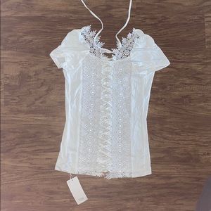 NEW WITH TAGS BEAUTIFUL lace up back scoop white